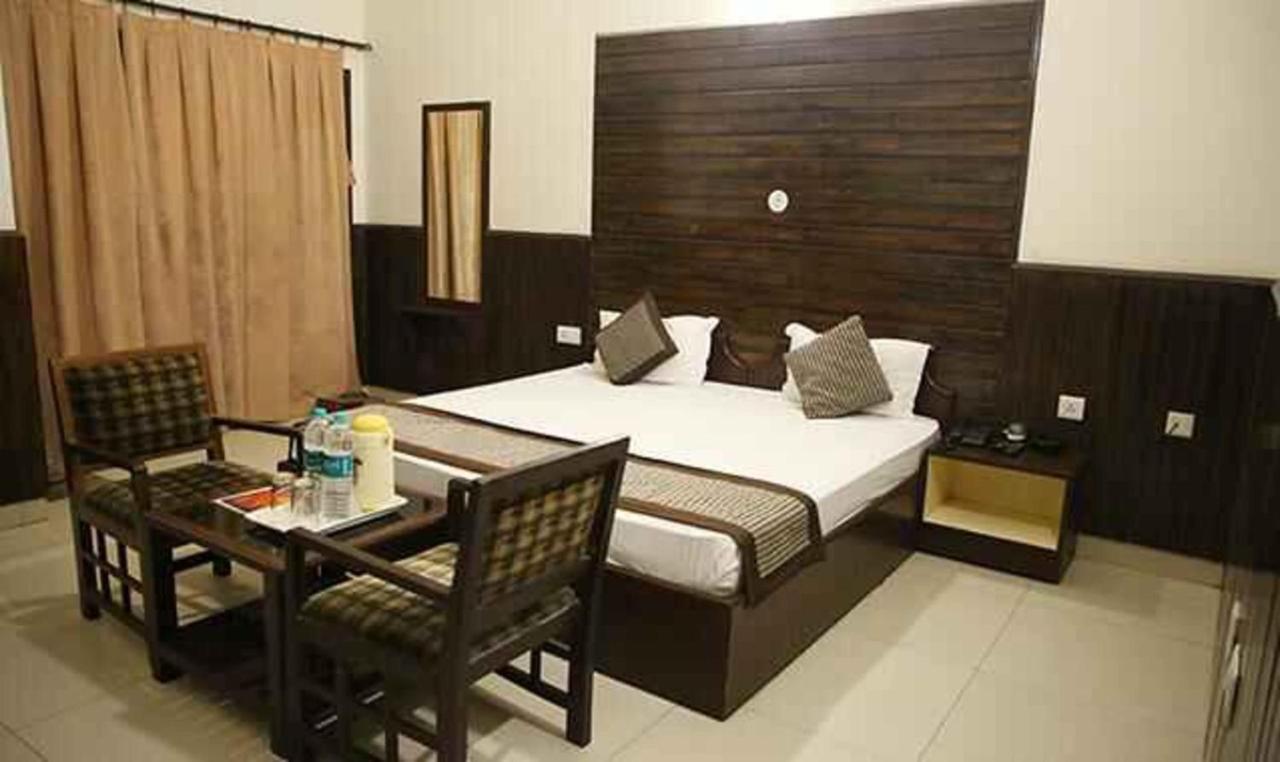 Fabhotel Corbett Inn Rudrapur Exterior foto